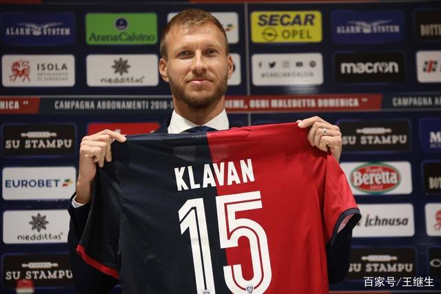 斯洛特是第四位处子赛季率队圣诞节登顶的主教练